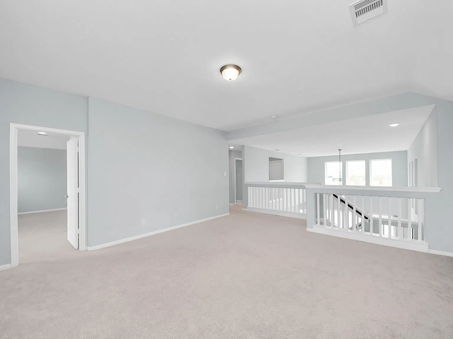 4 bed, 3.5 bath, 2843 sqft, $2,800 — Photo 4