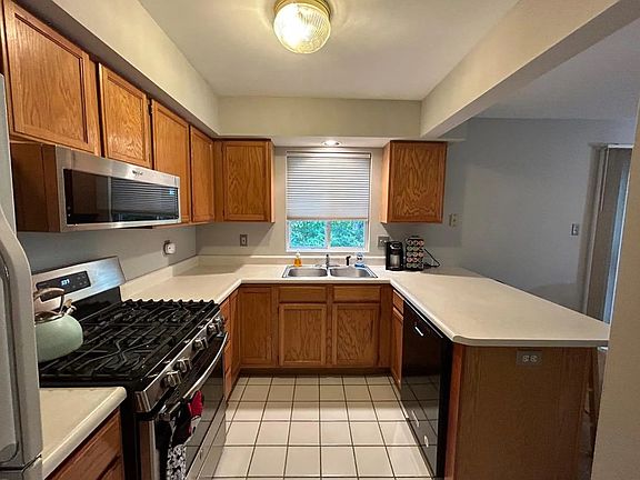 2nd image of 114 Beacon Dr #114