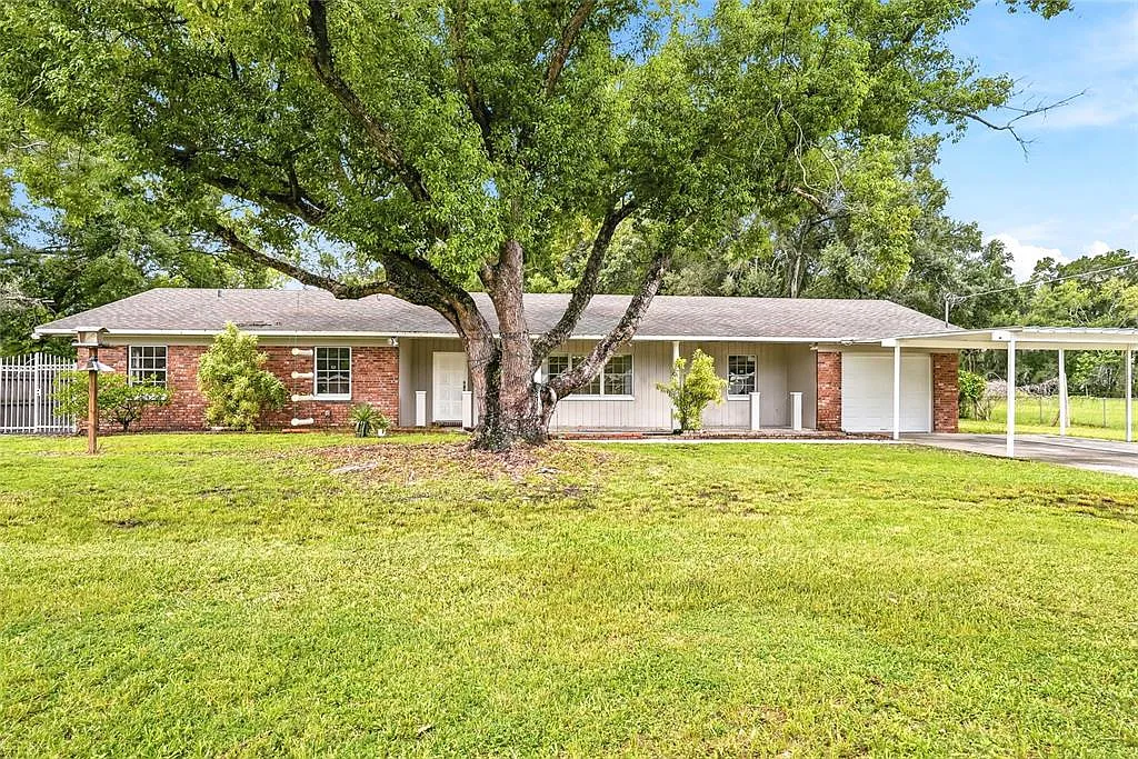4 bed, 2.0 bath, 1809 sqft, $2,600 — Photo 1