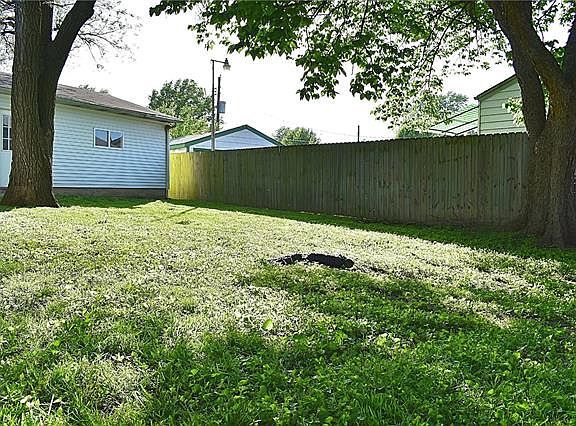 3rd image of 3700 Carondelet Blvd