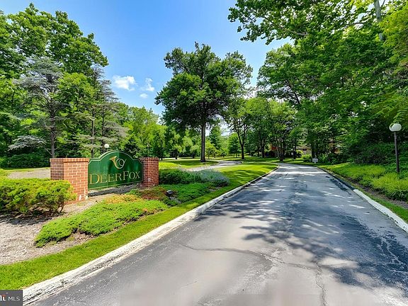 4th image of 219 Deer Fox Ln