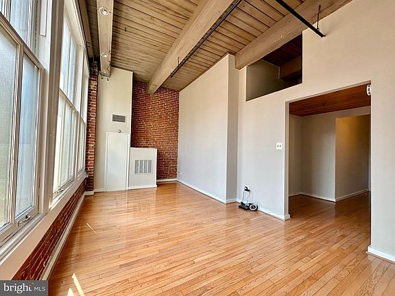 3rd image of 1010 Race St APT 3N