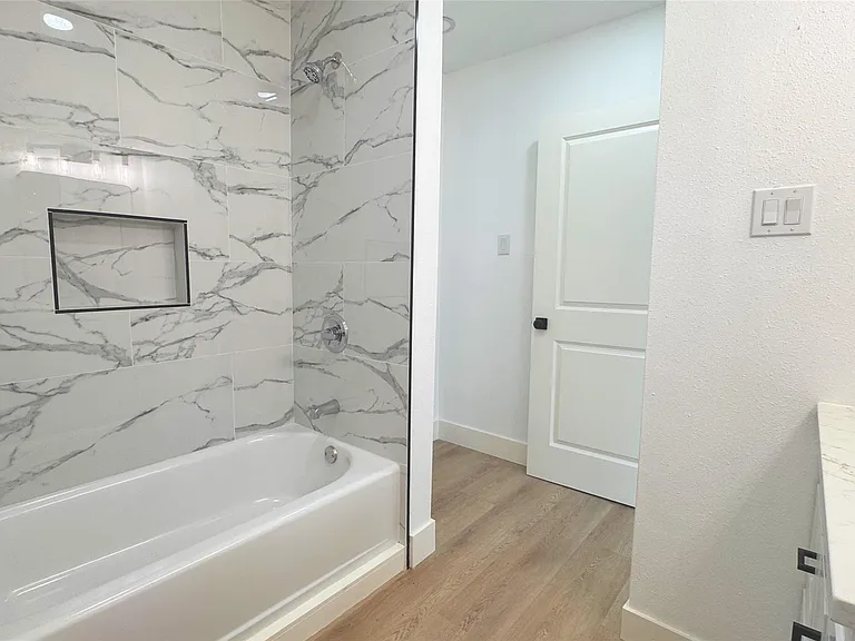 1569 Elliott 1/2 St #B — Photo 4