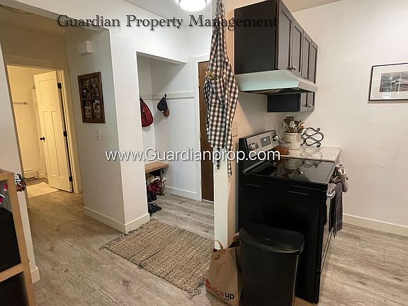 3rd image of 627 Polk St NE APT 5