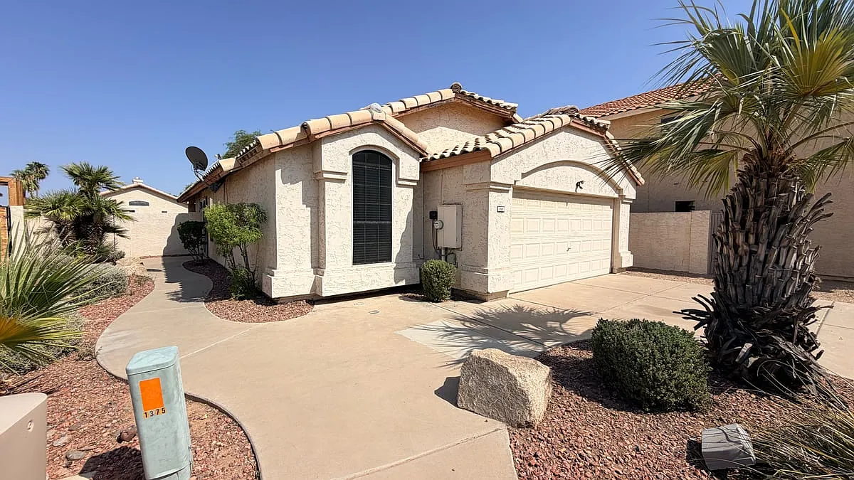 1381 South Yucca Place — Photo 2