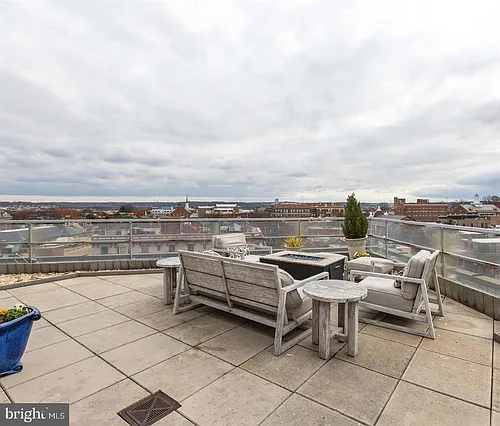 815 King St Photo 1