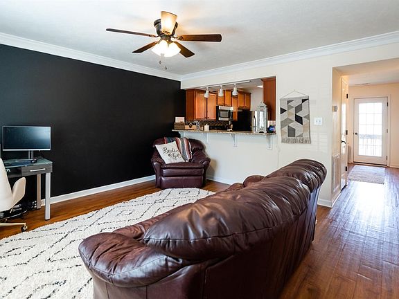 4th image of 166 Old Tavern Cir