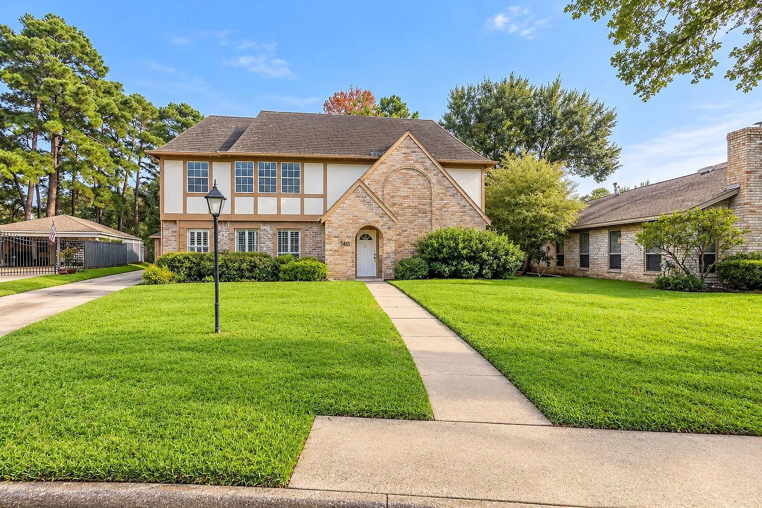 4 bed, 2.5 bath, 2440 sqft, $2,600 — Photo 4