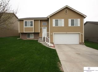 7419 N 74th St, Omaha, NE 68122