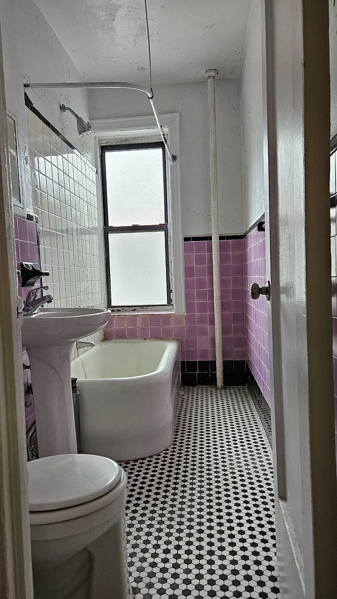 Building Photo - 33-54 28th St #1B