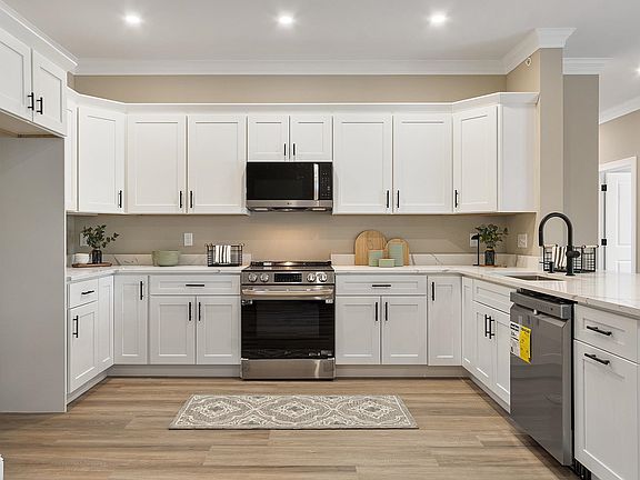 4th image of 10100 S Willow Street #102