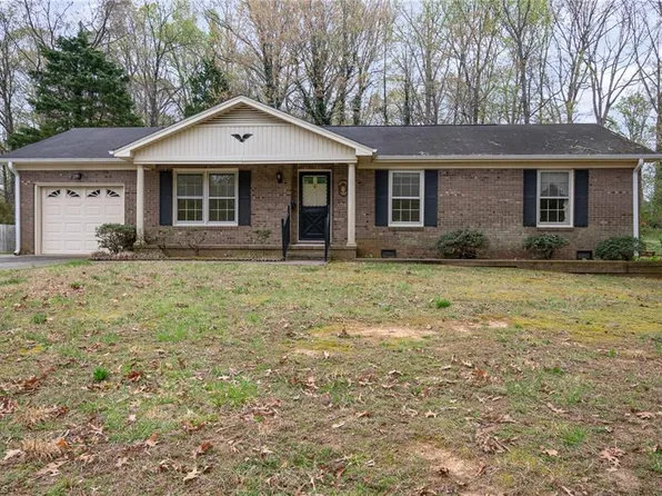 5408 Hiddenbrook Dr, Mc Leansville, NC 27301