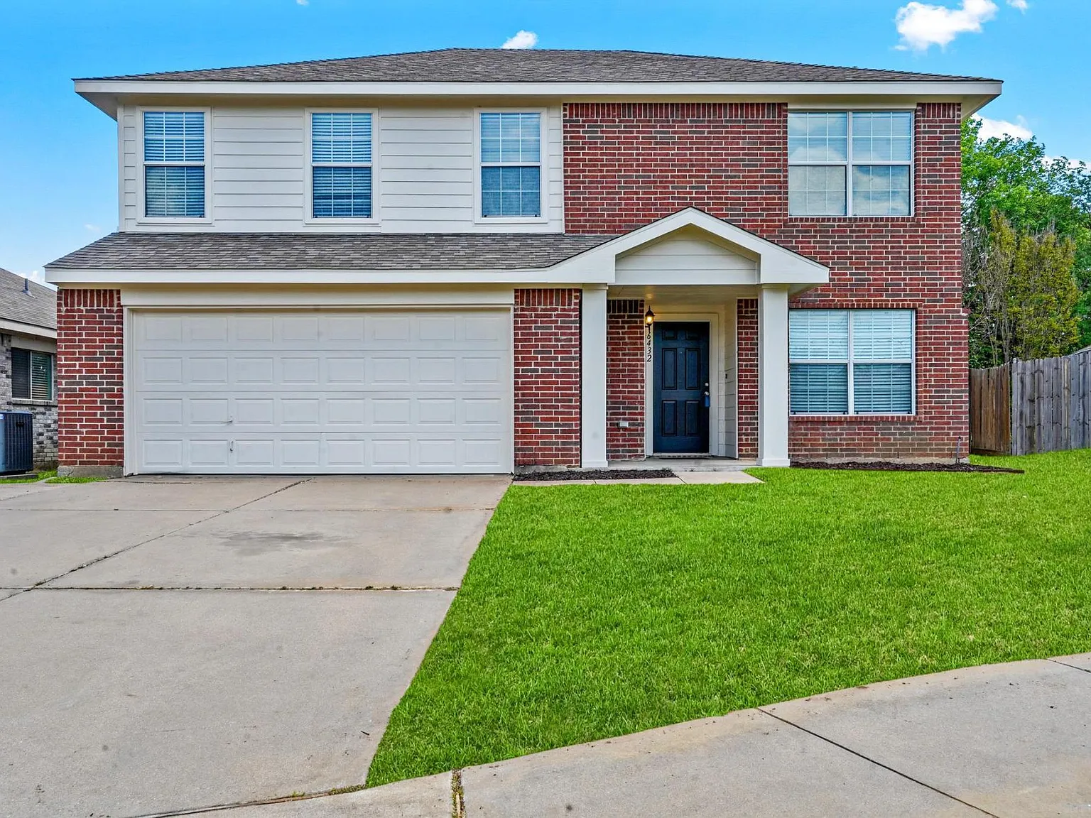 3 bed, 2.5 bath, 2036 sqft, $2,125 — Photo 1