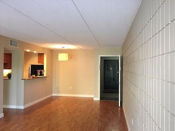 5th image of 4606 W Gray St Unit 109