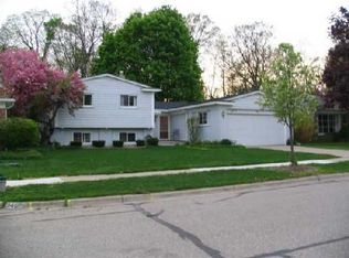 2477 Bunker Hill Rd, Ann Arbor, MI 48105