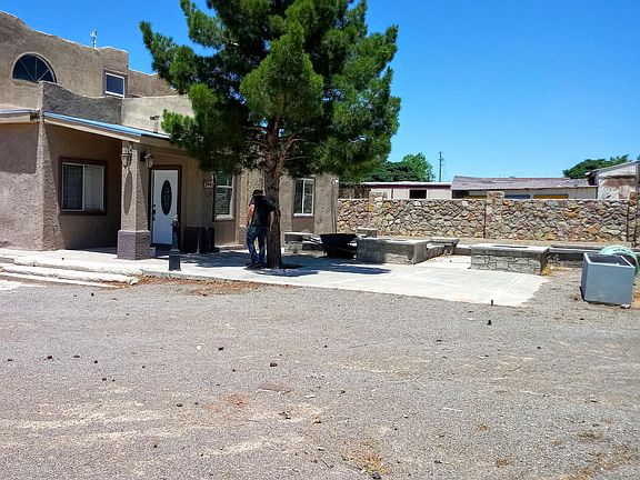 2nd image of 3963 Vander Veer Dr