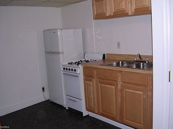 709 Apt 1 Kitchen