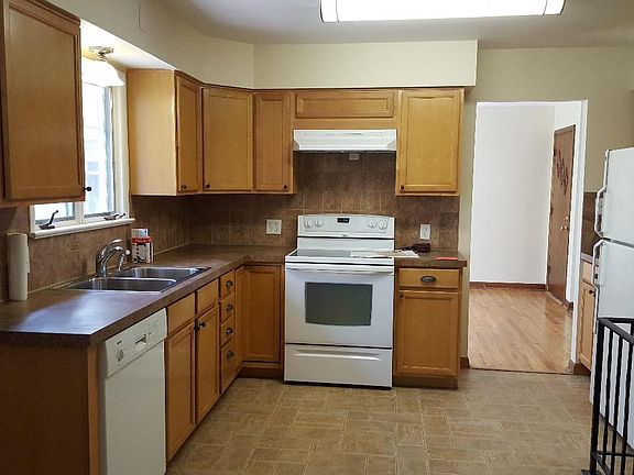 Kitchen with Range/Oven, Dishwasher, Refrigerator