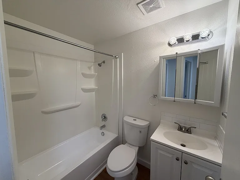 226 E 7th Ave — Photo 11