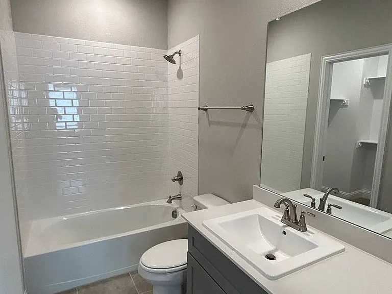 4561 Refugio Dr — Photo 4
