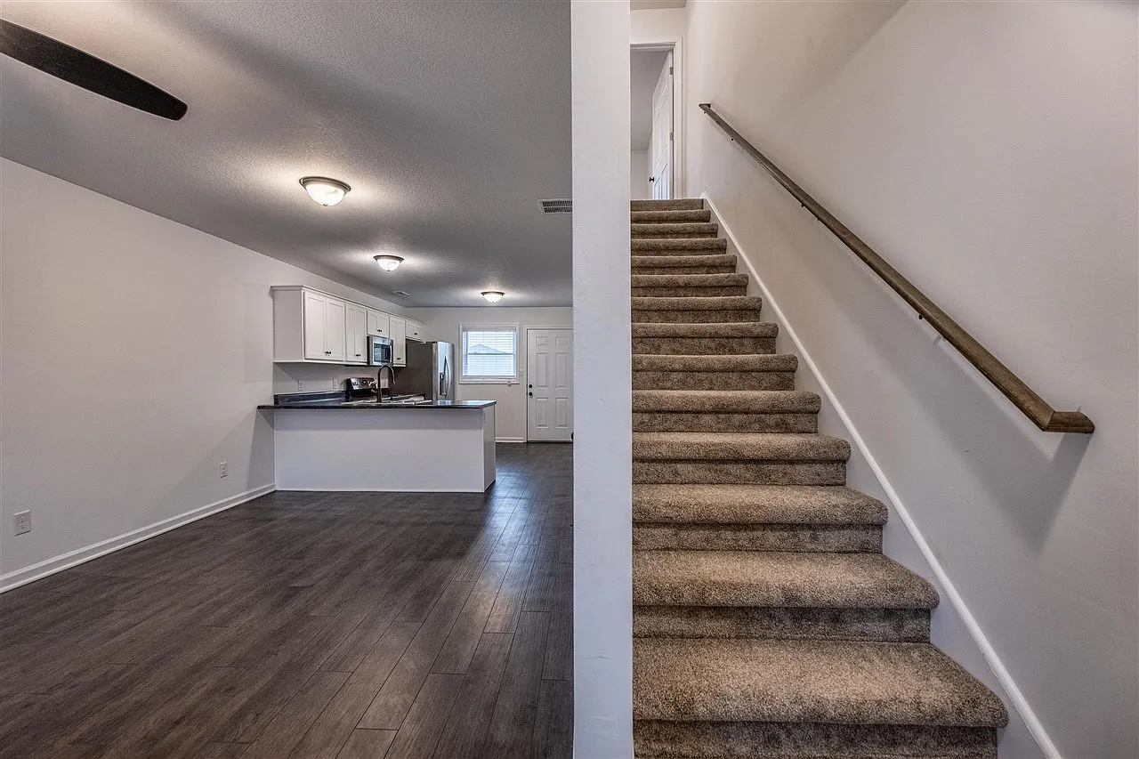 2 bed, 960 sqft, $900 — Photo 3