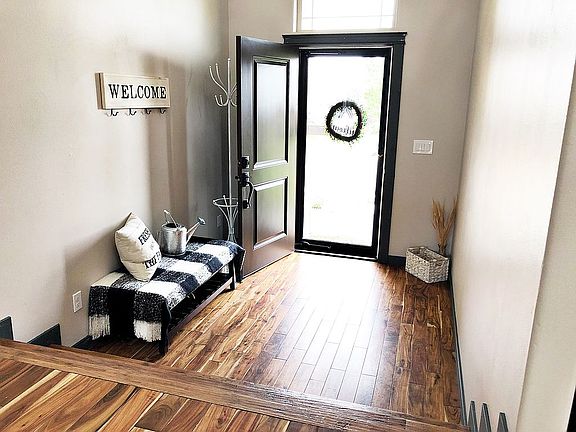 2nd image of 5500 Kenra Loop