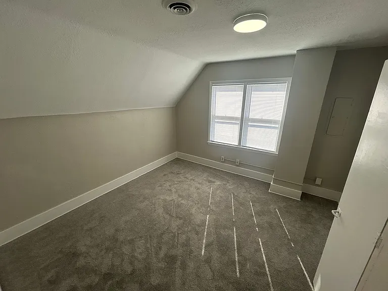 913 Avenue A — Photo 10