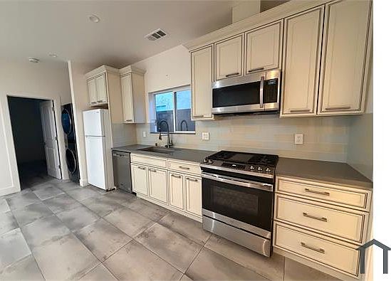 3rd image of 4026 Blairmore Ct #2