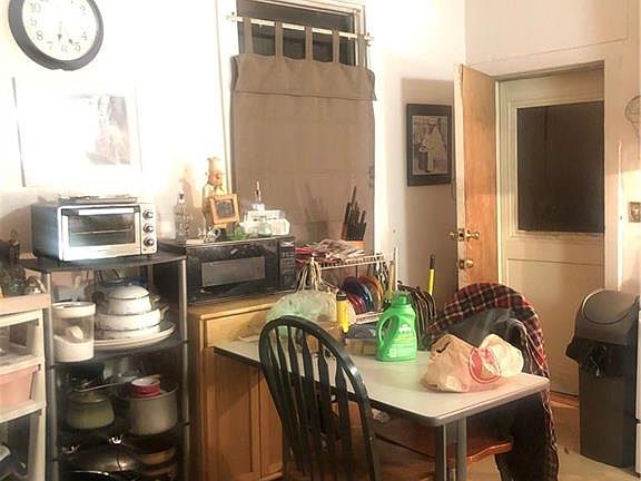 5th image of 409 Washington St