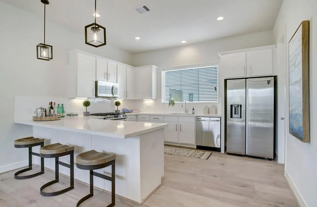 3 bed, 3.5 bath, 1888 sqft, $2,500 — Photo 3