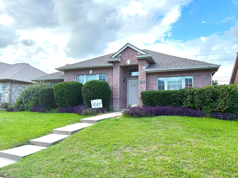 10800 Jackson Ln — Photo 2