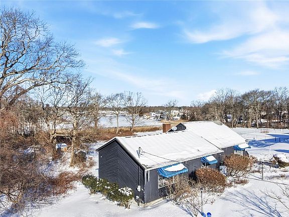 3rd image of 585 Meadow View Ave