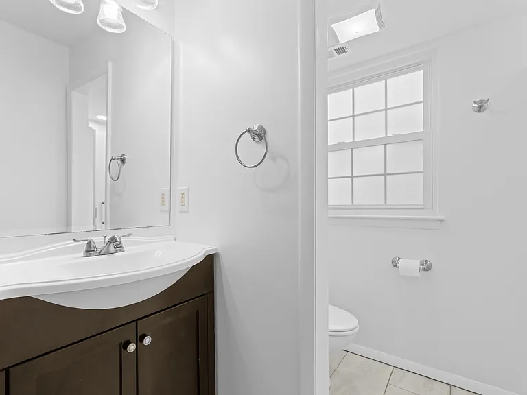 1208 Manassas Ct — Photo 16