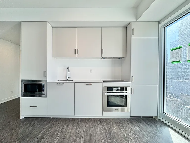 88 Queen St E #1210 — Photo 3