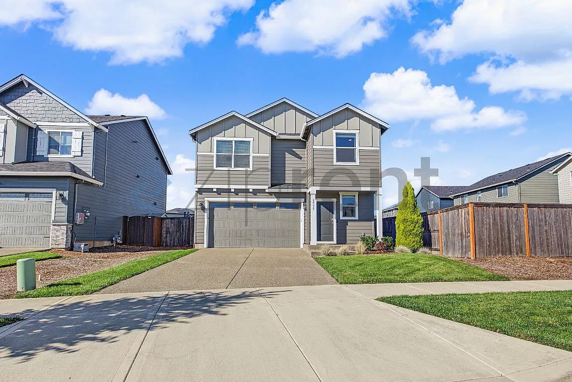 4 bed, 2.5 bath, 2100 sqft, $3,300 — Photo 1