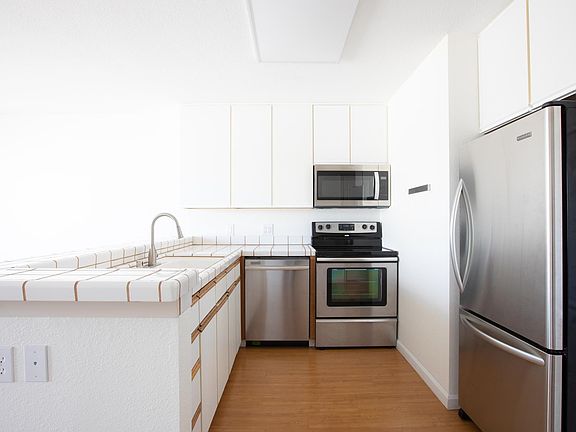 3rd image of 109 Bartlett St APT 404