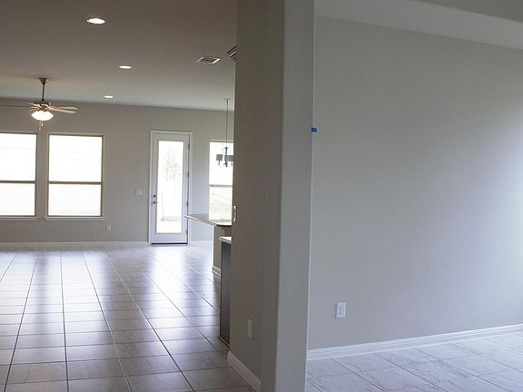 4th image of 904 Kingston Pl
