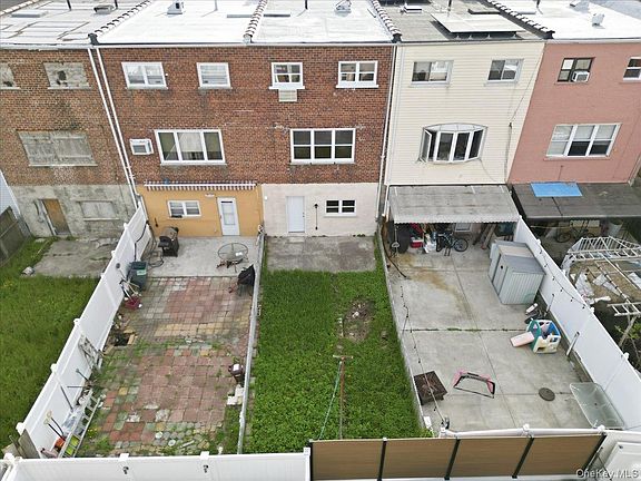 4th image of 278 Balcom Avenue