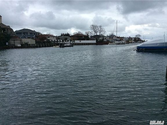 3rd image of 2825 Bay Dr