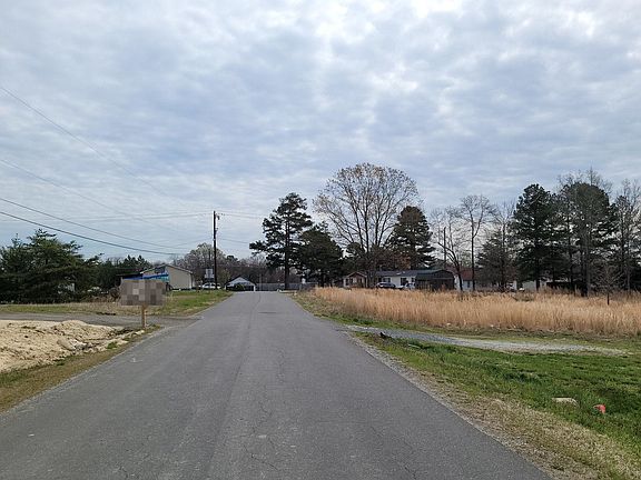 5th image of 611 Pinnix Rd