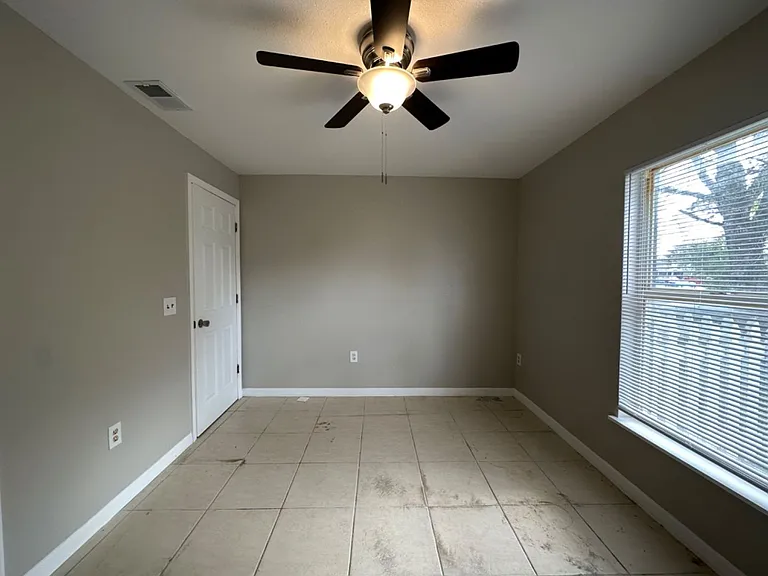 1123 Doncaster Ct — Photo 13