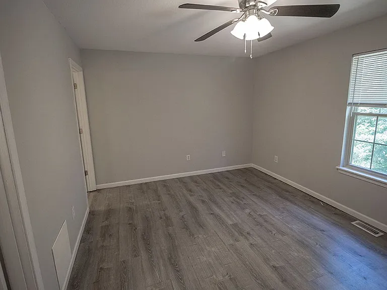 1405 Greensboro Dr — Photo 18