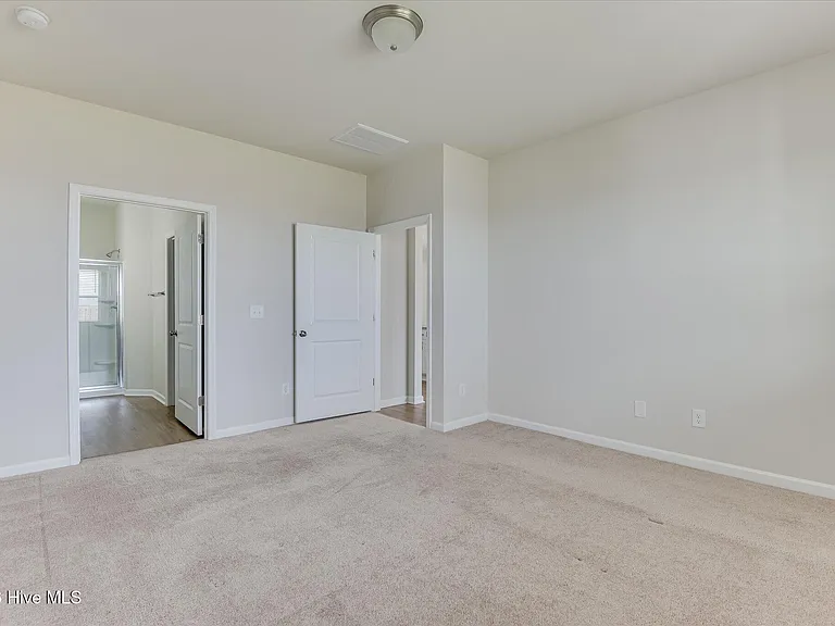 827 Justify Loop — Photo 4