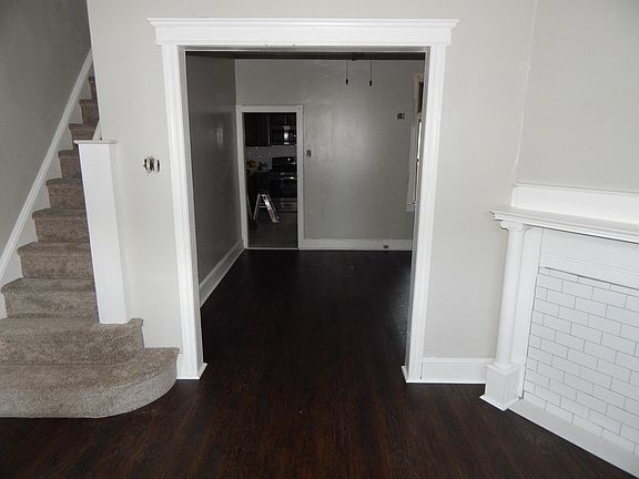 2nd image of 2059 E Victoria St