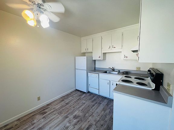 4th image of 231 S Bayview Ave #18