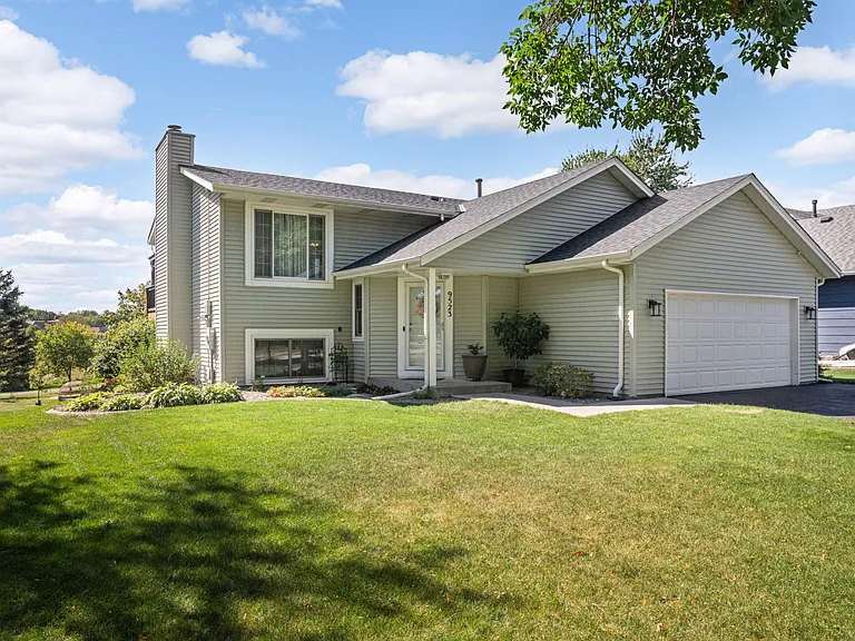 9523 Parkside Trl N — Photo 29