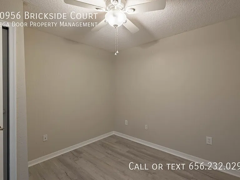 10956 Brickside Ct — Photo 28