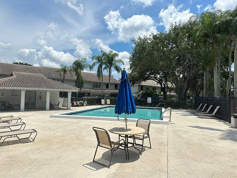 9865 Riverside Dr — Photo 16