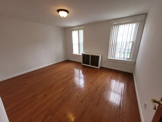 Rented by Halvatzis Realty | media 5