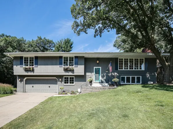 5250 Saint Imier Dr, Minneapolis, MN 55421